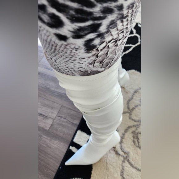 Elegant White Knee-High Women's Boots - Picture 13 of 15